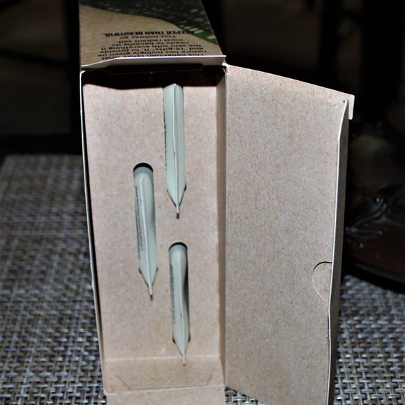 NIB AHAVA LOVE THE EARTH. LOVE YOUR SKIN 3 PIECE SET PLUS 1 FS CLEANSING GEL - Picture 3 of 7